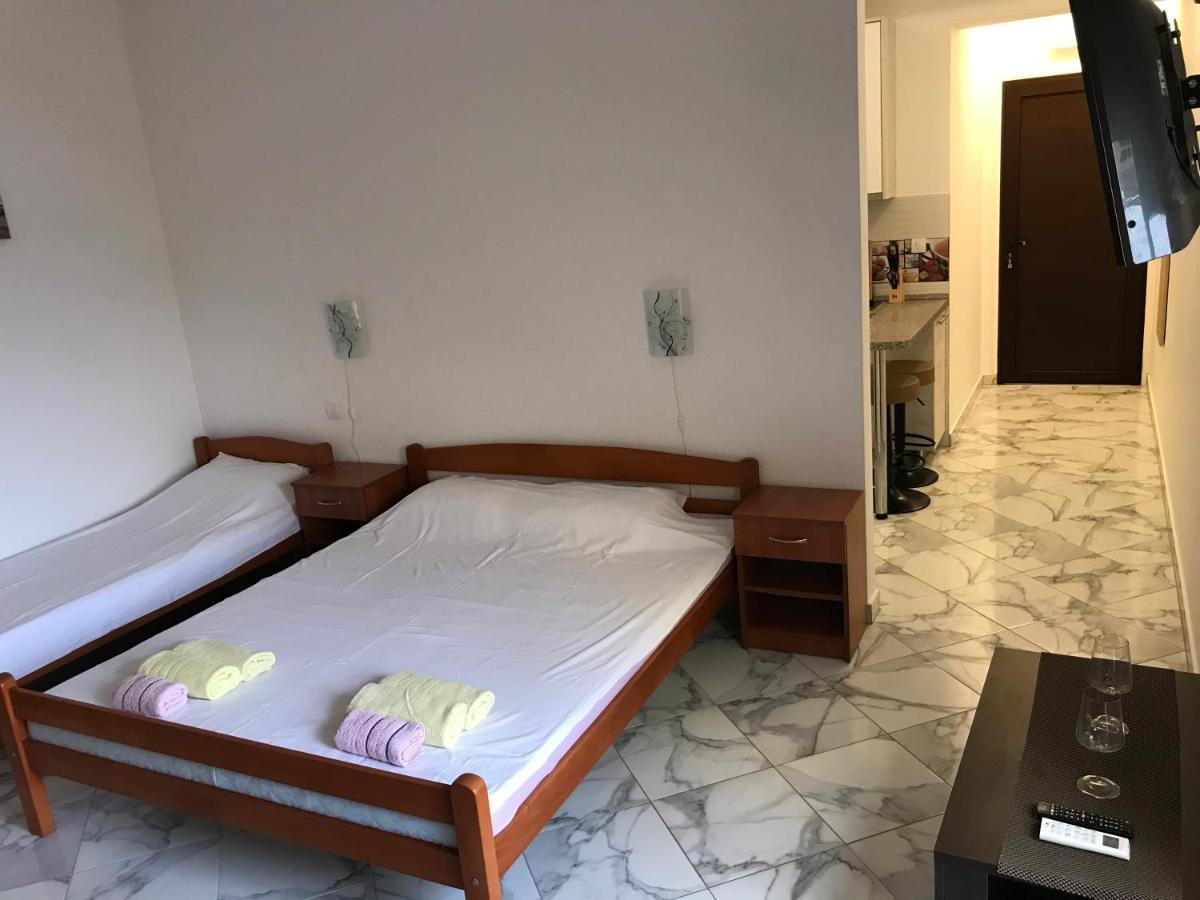 Vilena Apartmani Tivat Bagian luar foto