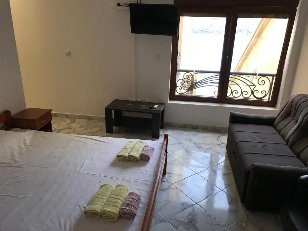 Vilena Apartmani Tivat Bagian luar foto