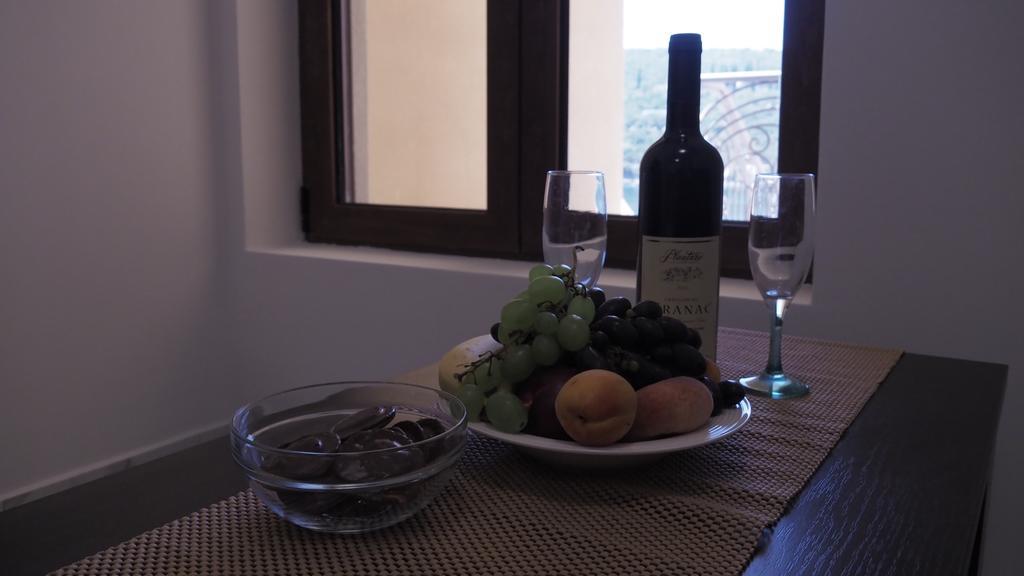 Vilena Apartmani Tivat Bagian luar foto